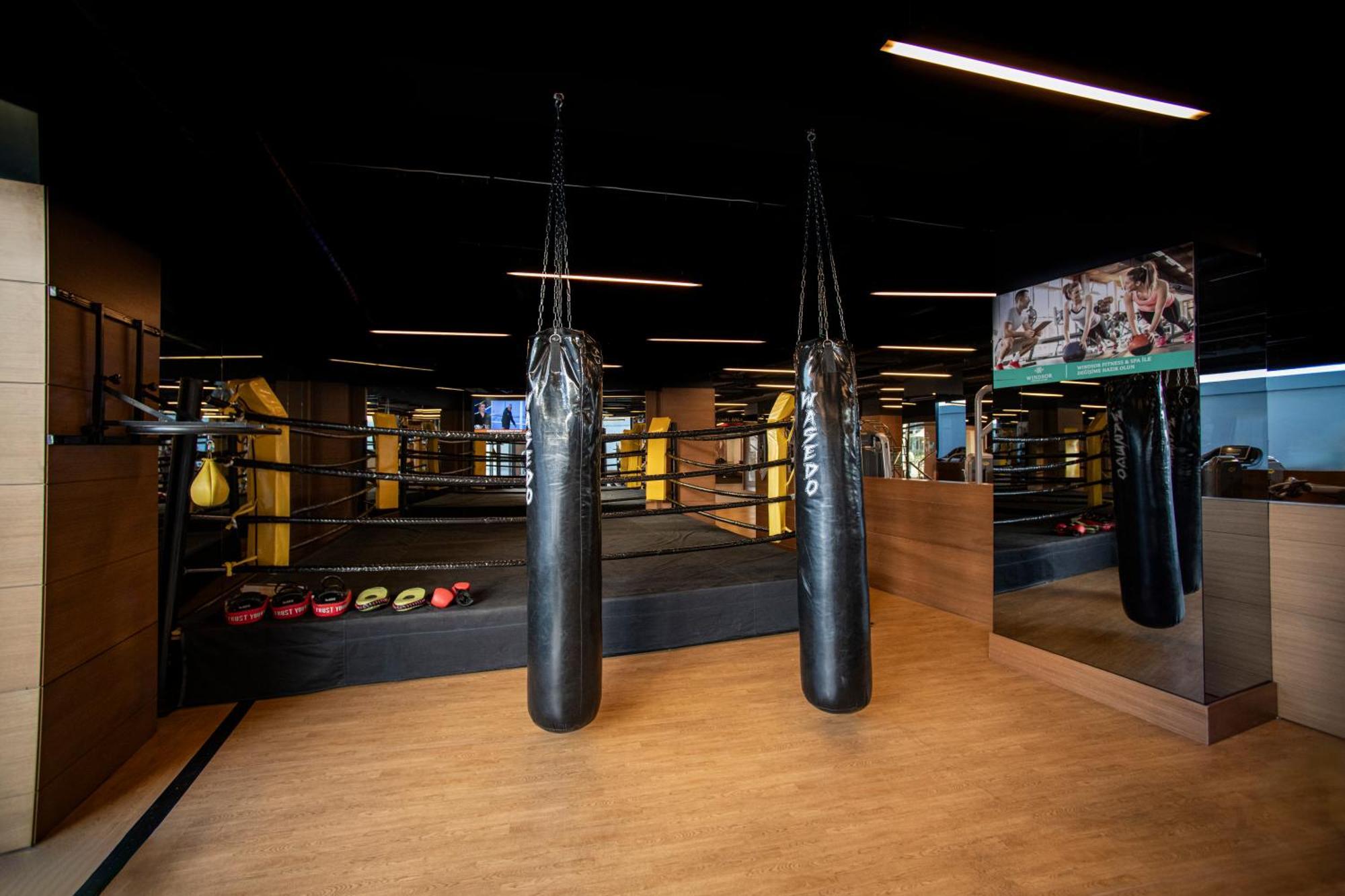 Windsor Hotel & Convention Center اسطنبول المظهر الخارجي الصورة The gym at the hotel