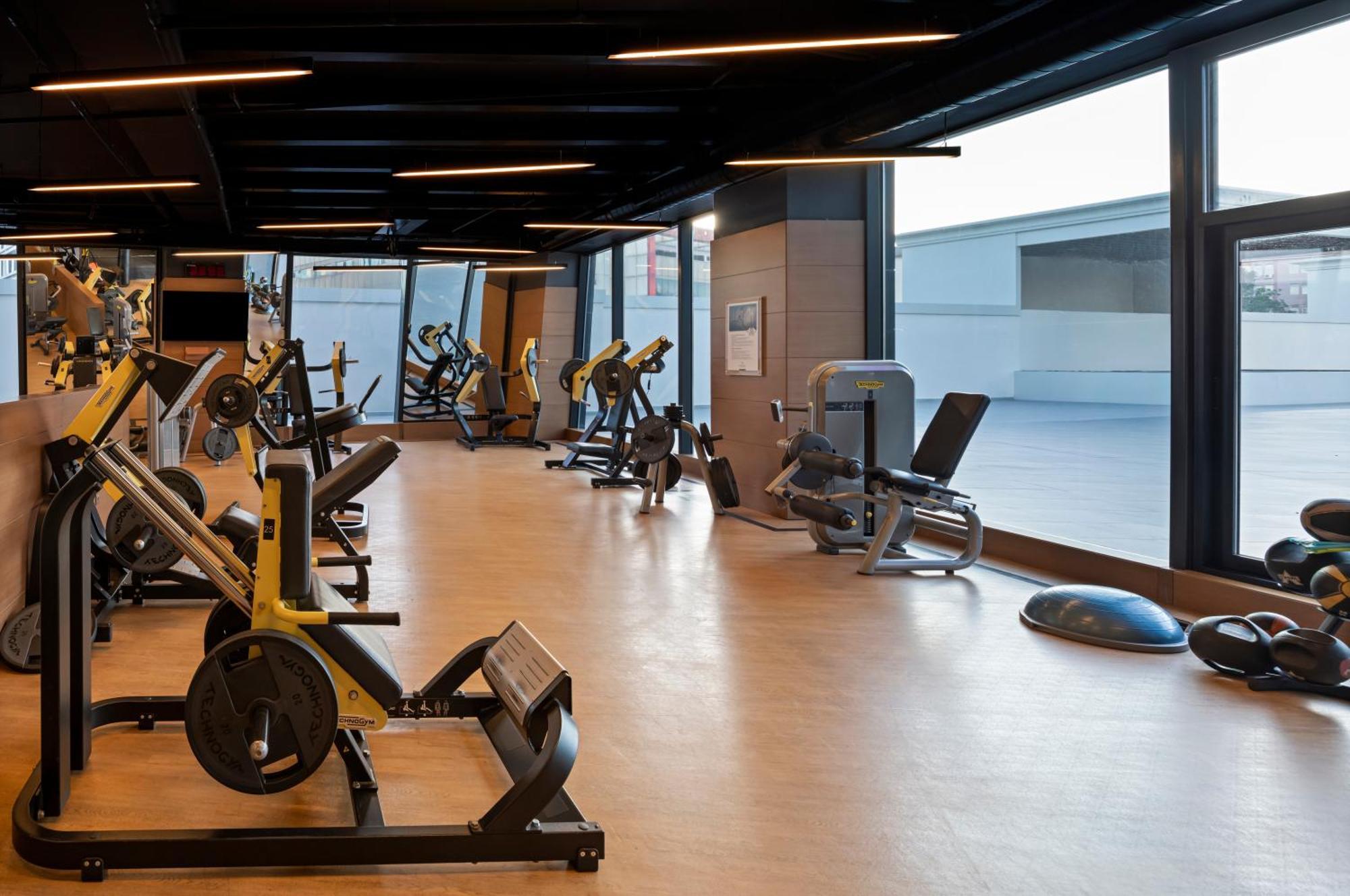 Windsor Hotel & Convention Center اسطنبول المظهر الخارجي الصورة The gym at the hotel