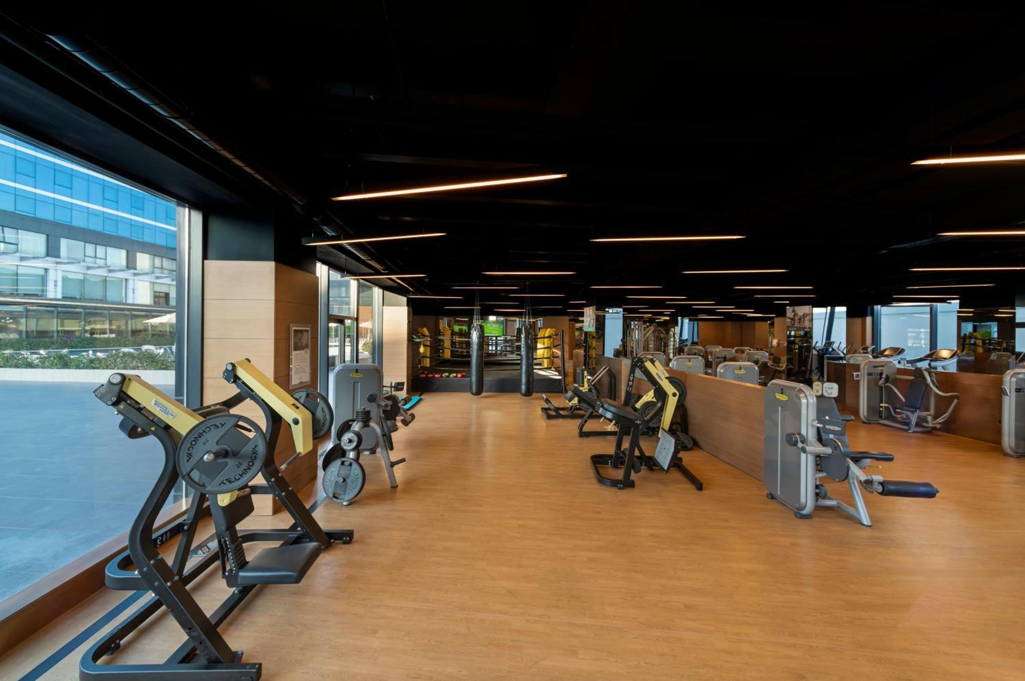 Windsor Hotel & Convention Center اسطنبول المظهر الخارجي الصورة The gym at the hotel