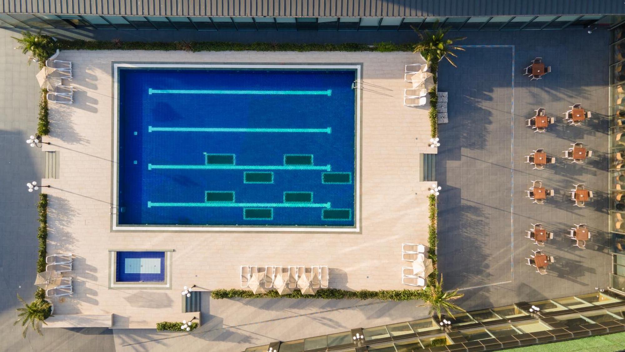 Windsor Hotel & Convention Center اسطنبول المظهر الخارجي الصورة Aerial view of the pool