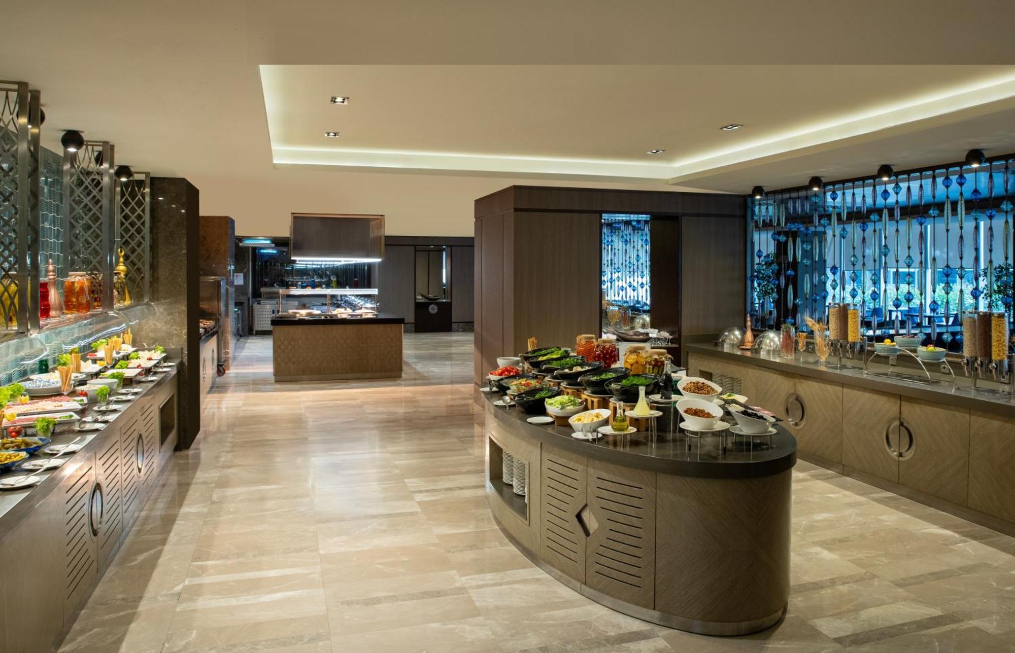 Windsor Hotel & Convention Center اسطنبول المظهر الخارجي الصورة The Club Lounge at the Ritz-Carlton, Dubai